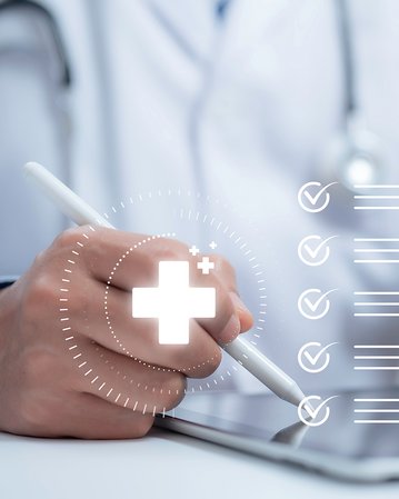 Ein Arzt verwendet einen Tablet-PC, um digitale Gesundheitsdaten zu überprüfen und Notizen zu machen, während medizinische Symbole angezeigt werden.